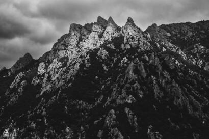 Les trois aiguilles du Rieutord, Godeffroy, Déplasse et Viallat, trônent au coeur du Caroux. ©Ulysse Lefebvre Les trois aiguilles du Rieutord, Godeffroy, Déplasse et Viallat, trônent au coeur du Caroux. ©Ulysse Lefebvre